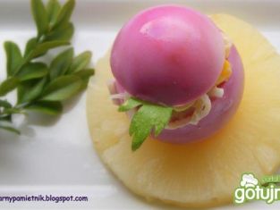Jajka marmurkowe z sałatką z selera i an