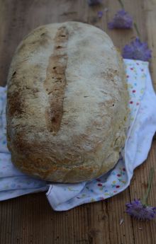 Chleb pszenny na żytnim zakwasie