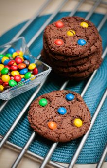 Chewy Cookies z M&M czyli multi czekoladowe popękane ciasteczka dla prawdziwych łasuchów